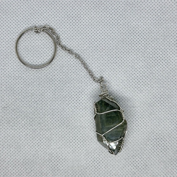 Garden clear quartz keychain handmade wire wrap - Picture 4 of 6